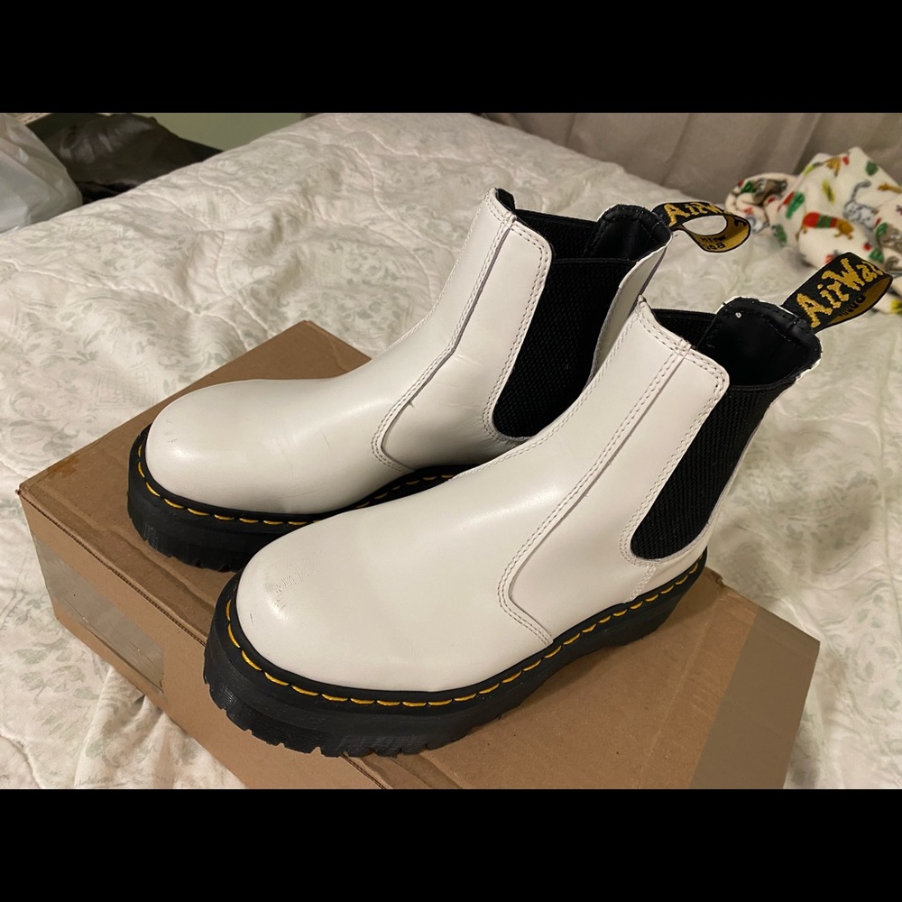 Dr. Martens 2976 Platform Chelsea Boot - White